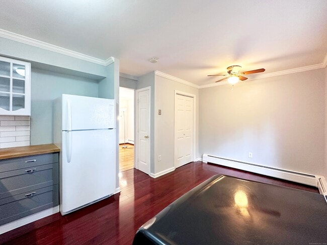 Building Photo - 245 Sunnyridge Ave