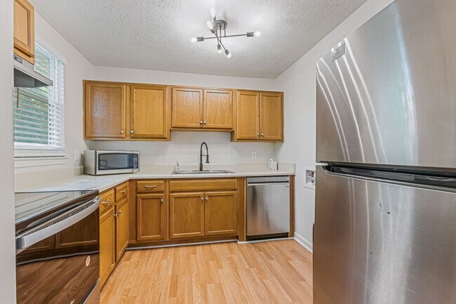 Building Photo - AVAILABLE DECEMBER 2ND. 2 Bed 1 bath FOR LEASE in South Inglewood (East Nashville). $1675 Rent. W...