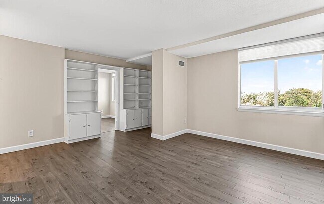 Building Photo - 501 Slaters Ln