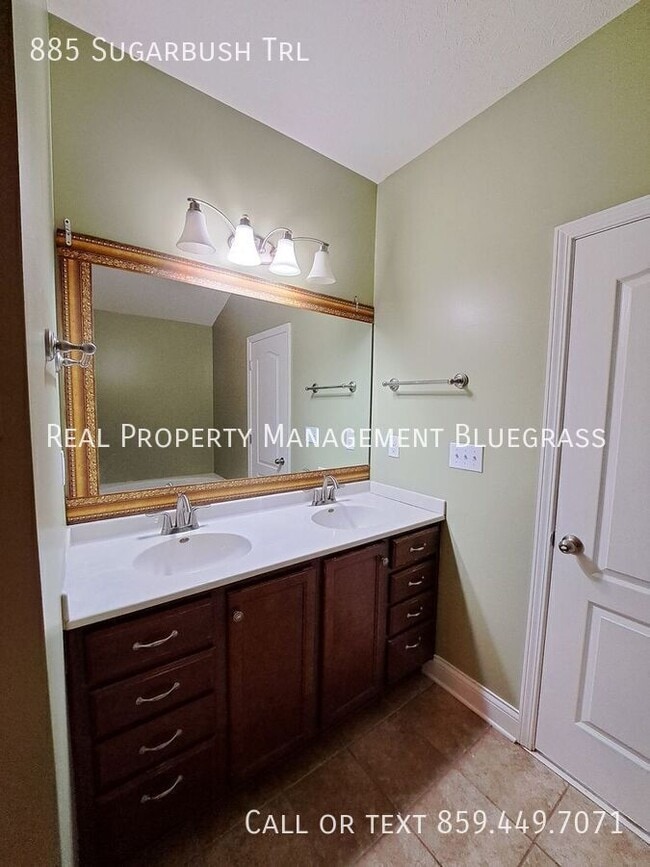 Building Photo - 885 Sugarbush Trail