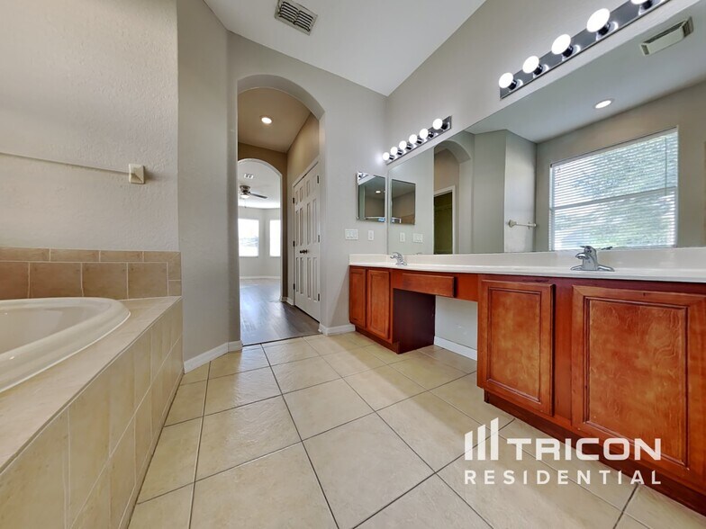 Building Photo - 15402 Pepper Pine Ct