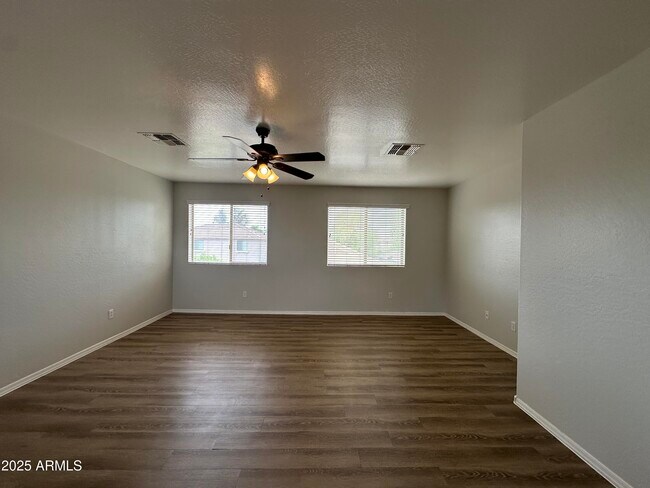 Building Photo - 13921 W Port Royale Ln