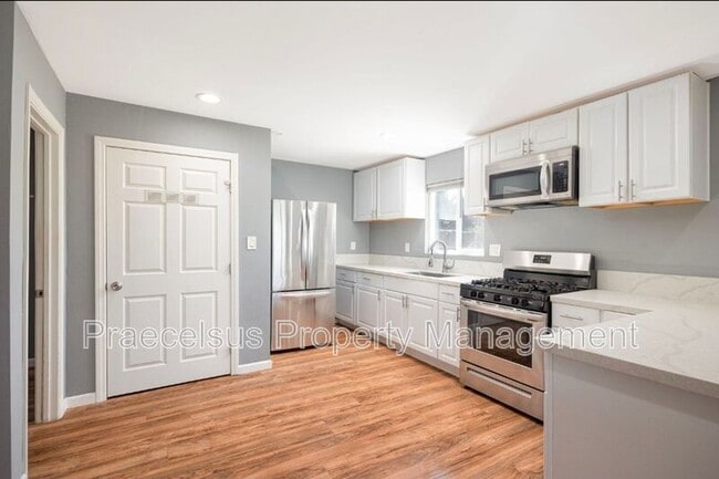 Building Photo - 311 Date St