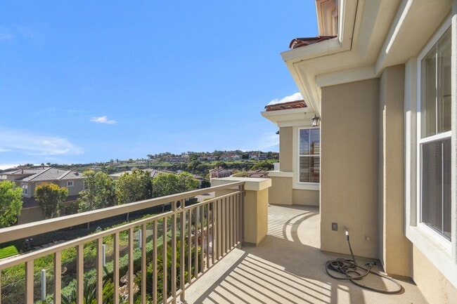 Building Photo - Exclusive Pelican Ridge Home.