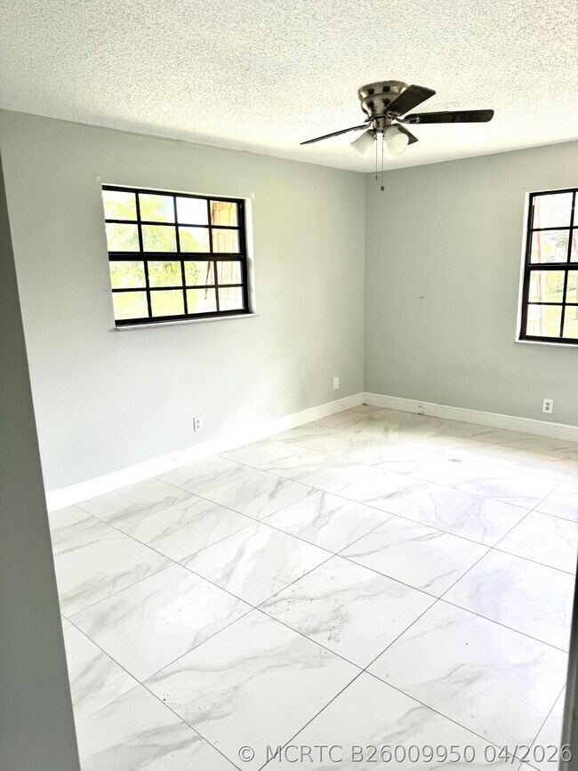 Building Photo - 4121 Oak Terrace Dr