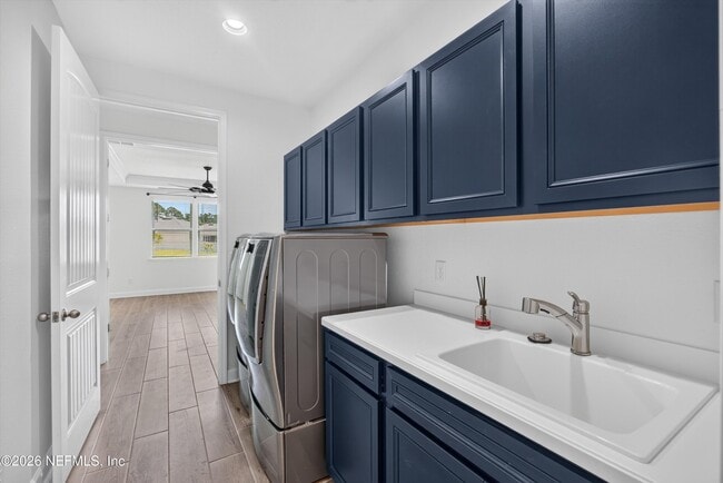 Building Photo - 855 Flach Dr