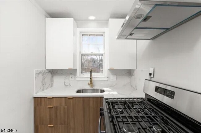 Building Photo - 57 Sanhican Dr