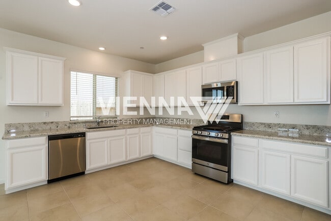 Building Photo - Gorgeous Home in Rancho with a POOL!