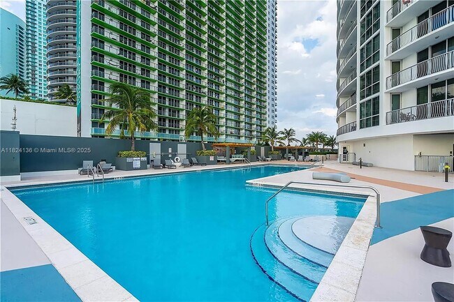 Building Photo - 1750 N Bayshore Dr