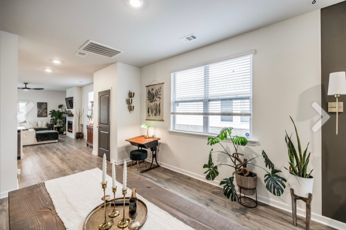 Building Photo - 7355 Lang Ave