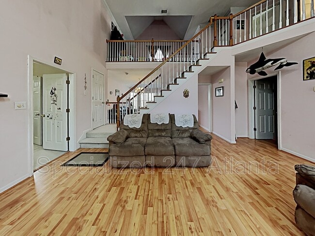 Building Photo - 540 Oak Alley Way