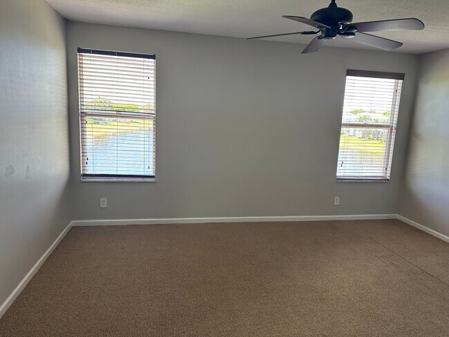 Building Photo - 127 Lancaster Way
