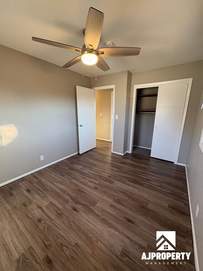 Building Photo - 3014 S Phillips Ave