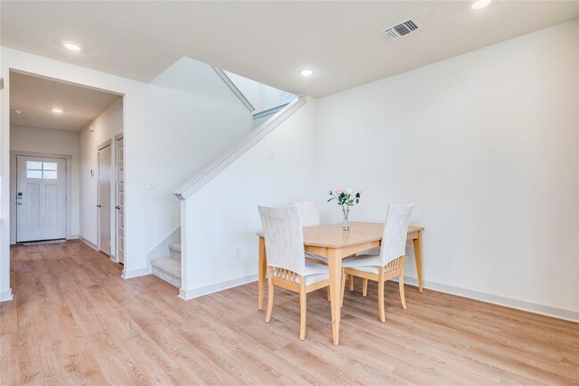 Building Photo - 10932 Defender Trl