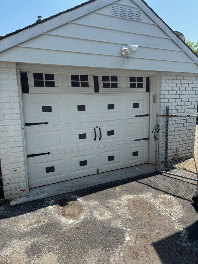 Primary Photo - 104 Ingraham Ln