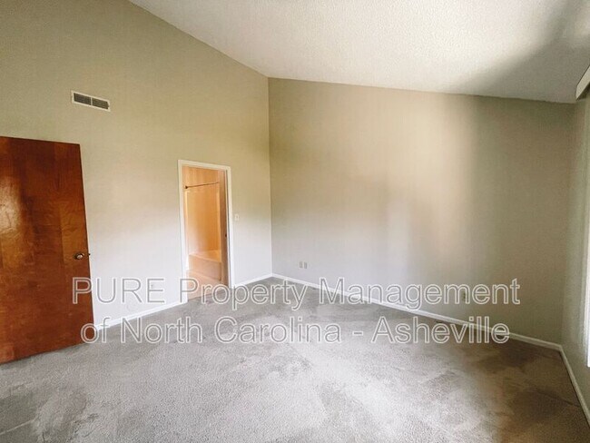 Building Photo - 11 Elderberry Ln