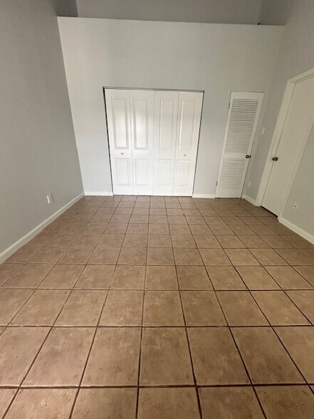 Building Photo - 12161 Armenia Gables Cir