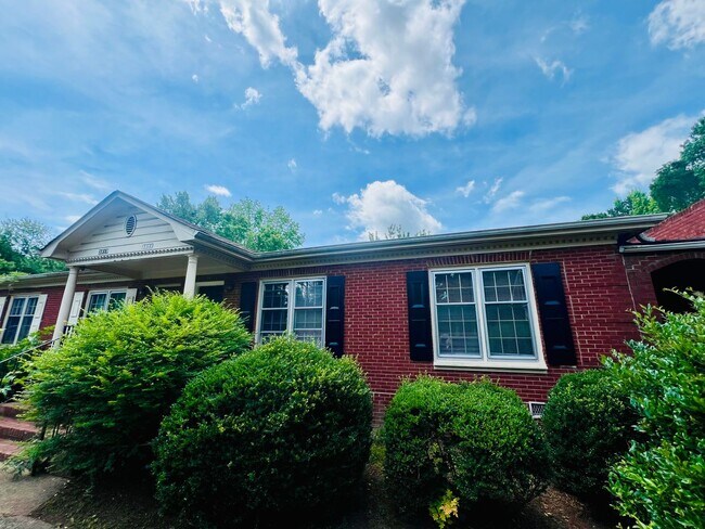 Primary Photo - 3821 Rosehaven Dr