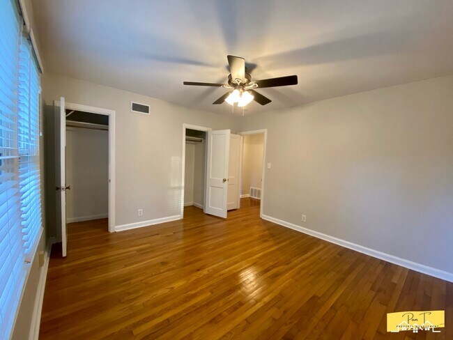 Building Photo - 304 Columbus Dr