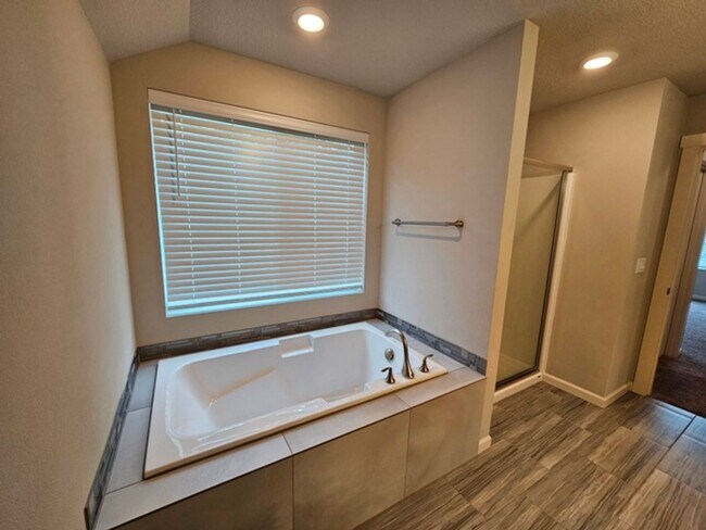 Building Photo - 5Bd/3Ba Two Story House - For viewing!