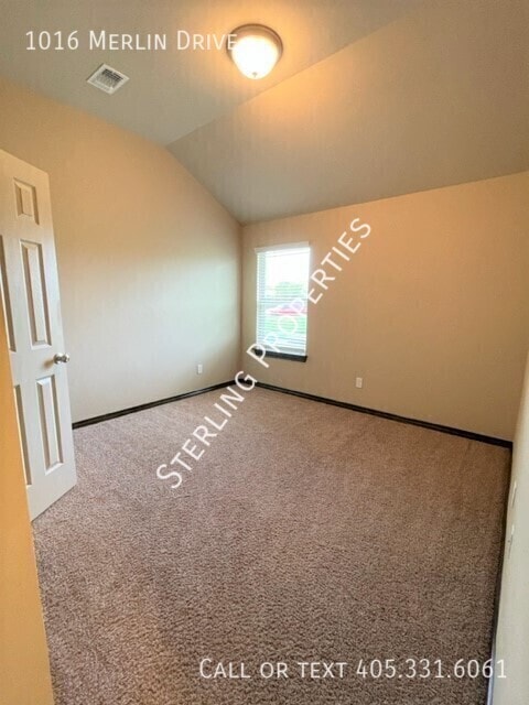 Building Photo - 1016 Merlin Dr