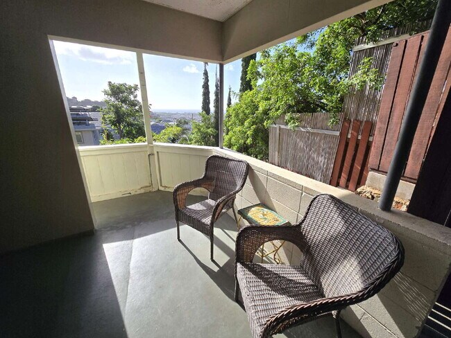 Building Photo - Downstairs unit of House - 2br/1ba/1pkg Kaimuki area