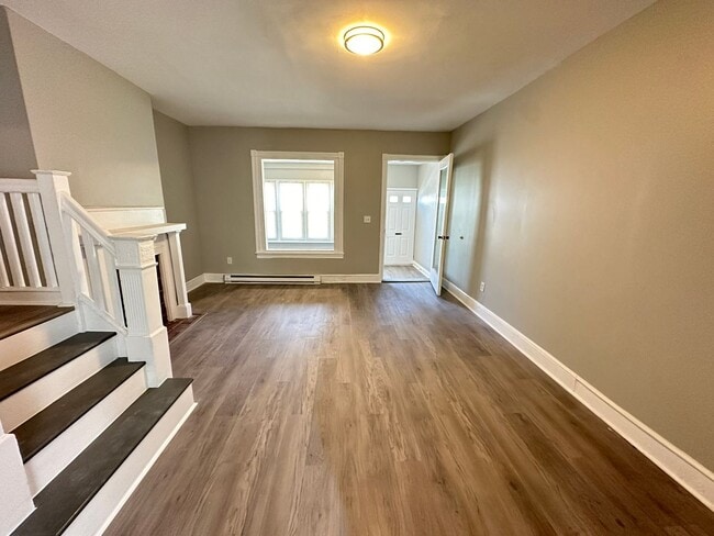 Building Photo - Discover the charm of this spacious 3-bedr...