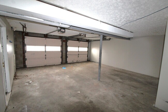 Building Photo - 2928 Landon Dr