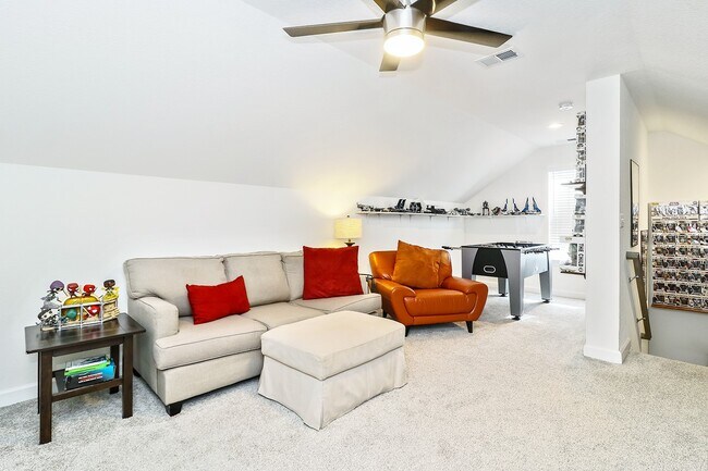 Building Photo - 221 Wilson Dr