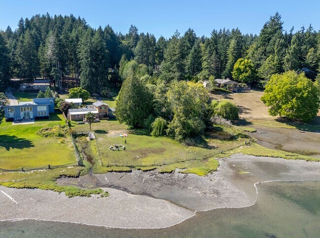 Building Photo - SHORT TERM LEASES! 1-6 months - 3-Bedroom ...