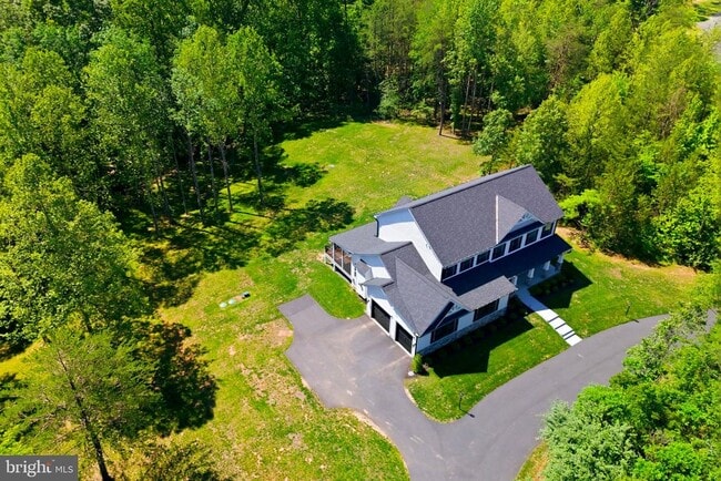 Building Photo - 301 Kingdom Dr