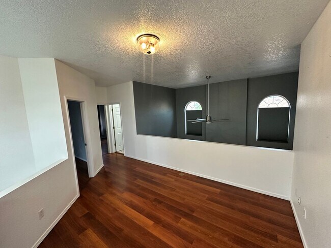 Building Photo - Tons of Character! 3 bed 2.5 bath amazing ...
