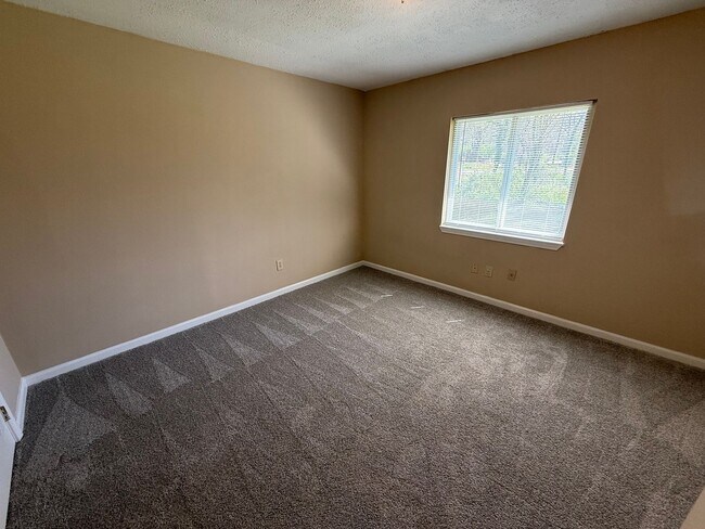 Building Photo - SS-114 Nelson St