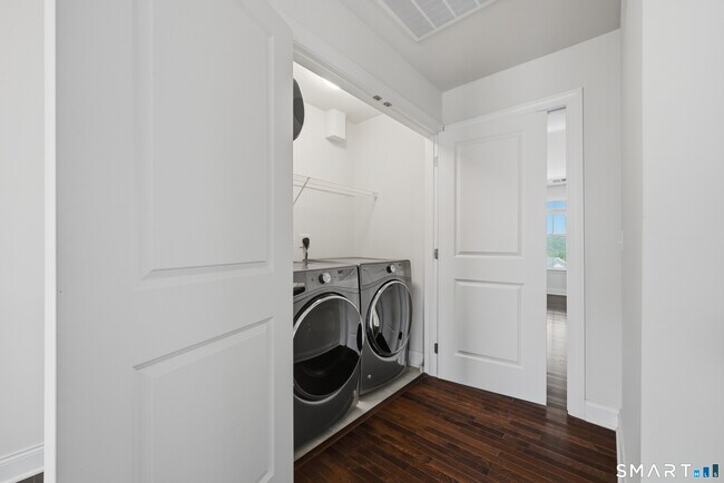 Building Photo - 15 Moorland Dr