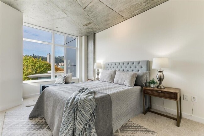 Building Photo - 1926 W Burnside St