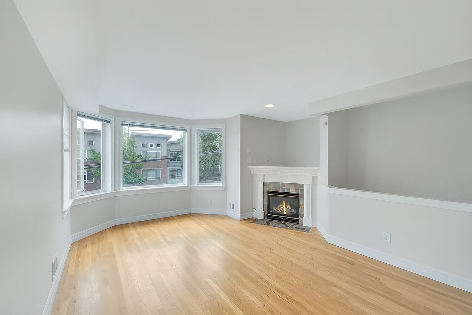 Living Room (empty) - 404 Aloha St