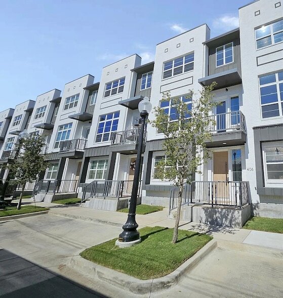 Building Photo - 13325 Bee St