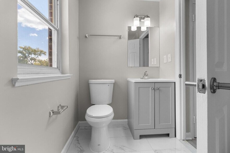 Building Photo - 614 Gibson Rd