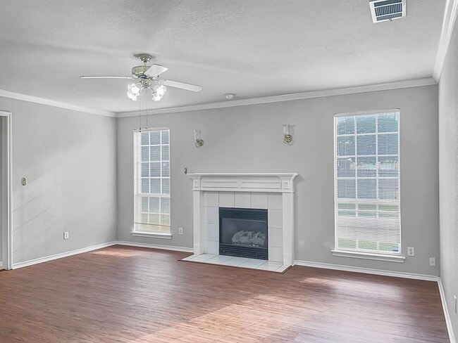 Building Photo - Beautiful 2 Story Home with Greenbelt Views!