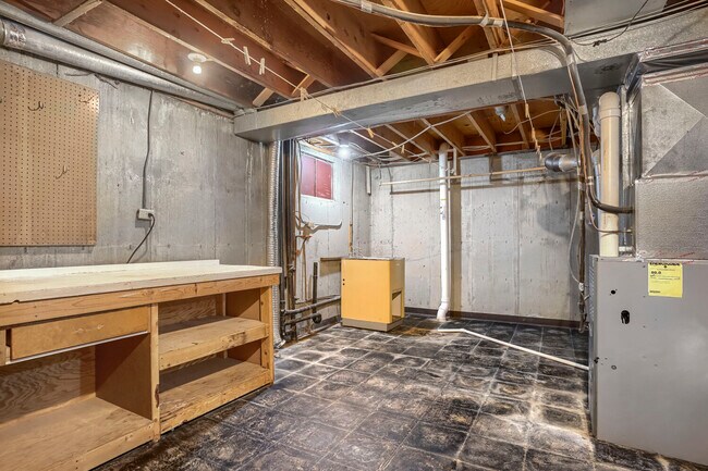 Building Photo - 14711 W Ellsworth Ave