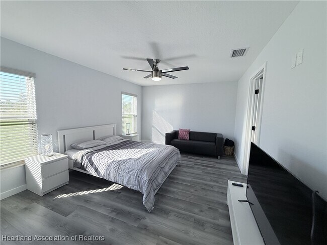 Building Photo - 115 Fire Island Ave NE