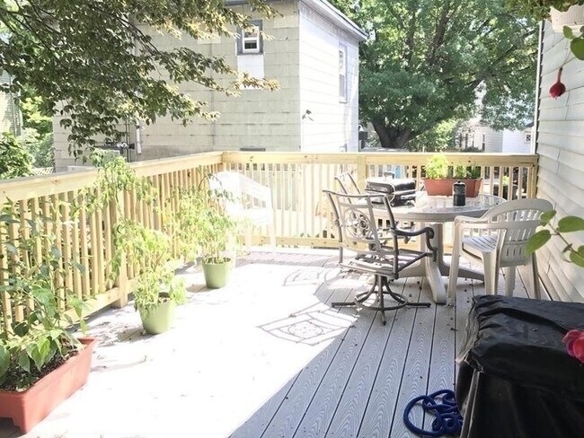 Building Photo - 273 Putnam Ave