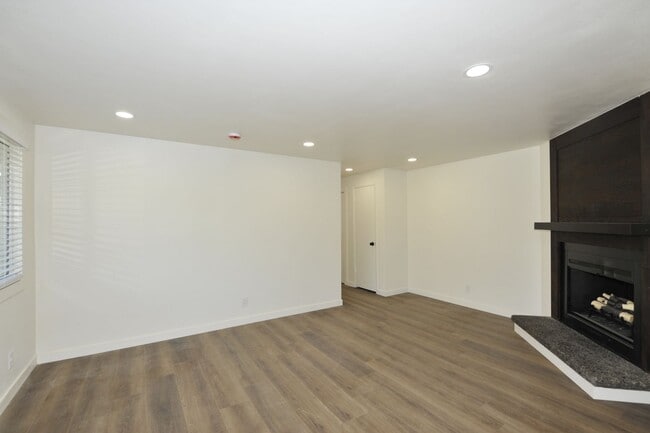 Building Photo - New Remodel 2 bed 1 bath