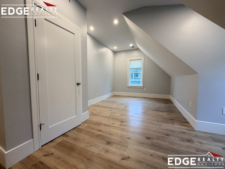 Building Photo - 124 Kenrick St