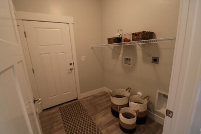 Building Photo - CONDO FOR RENT IN LEHI! 3 BED/2 BATH