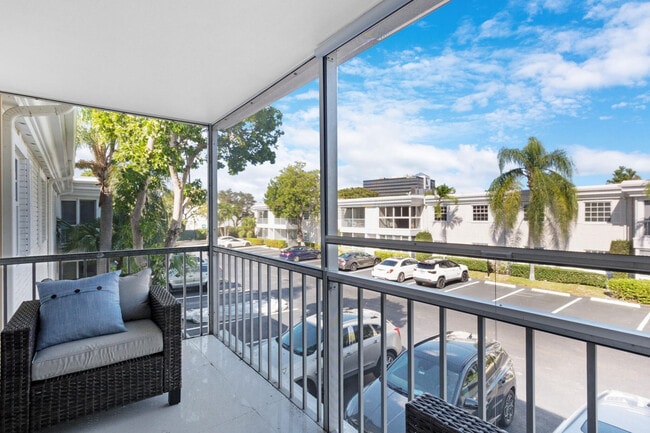 Building Photo - 6213 Bay Club Dr