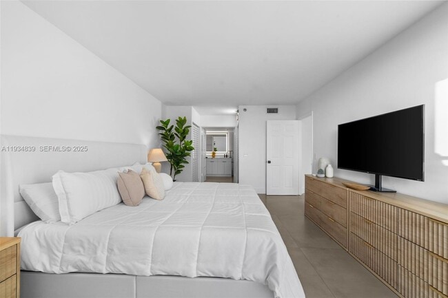 Building Photo - 3300 NE 191st St