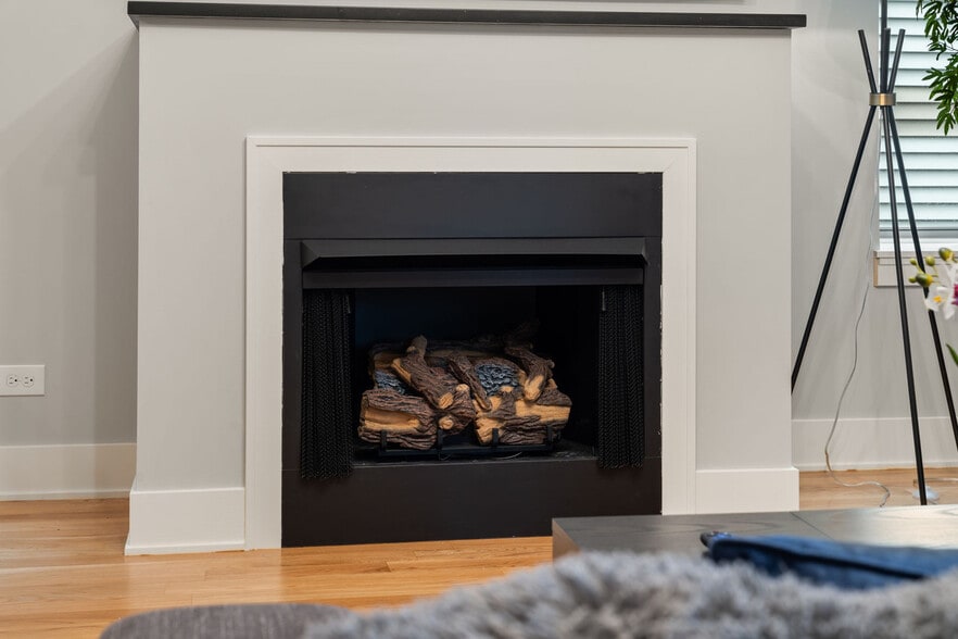 Building Photo - 2006 W 21st St