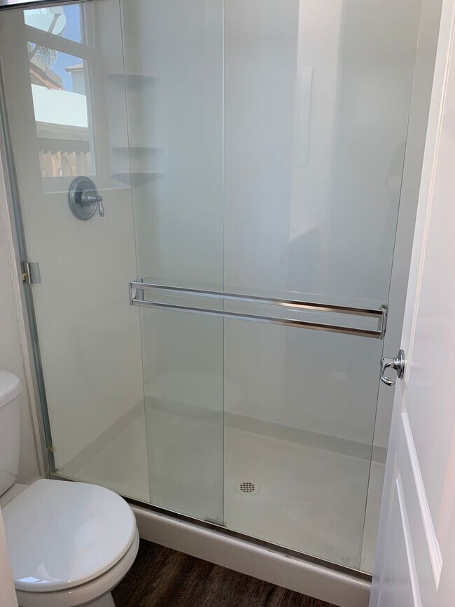 Building Photo - Beautiful Single Story Brentwood Home