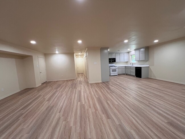 Building Photo - 509 Davis Dr